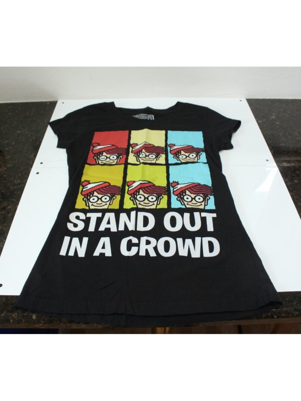 Vintage Women's 2015 Where's Waldo Graphic Print T-Shirt Cap Sleeves Black Small